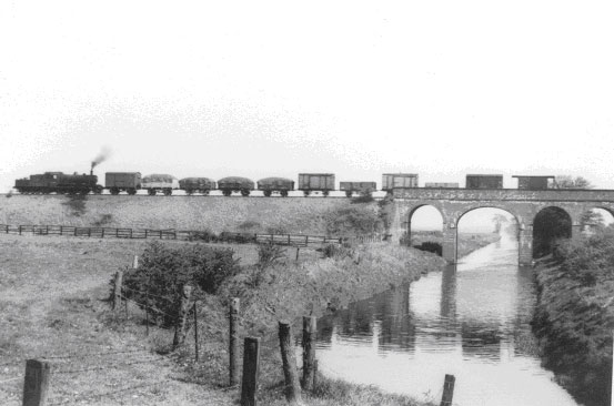 The viaduct and bridge crossing the River Torne and Double Rivers