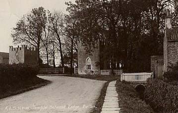 Postcard of Temple Belwood Lodges.